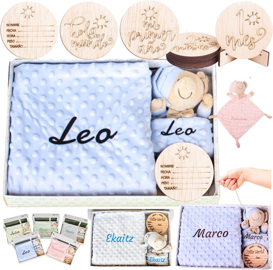 Regalo Recién Nacido Niño Niña Manta Bebé Personalizada con Nombre Bordado+Placas Cumplemes +Dou Dou– Cesta Canastilla Padres Primerizos Mamas Primerizas (Set de Manta+DouDou+Placas CUMPLEMES)